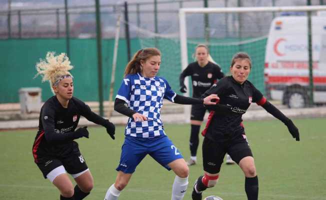Turkcell Kadın Futbol Süper Ligi: Sivasspor: 0 - Konak Belediyespor: 2