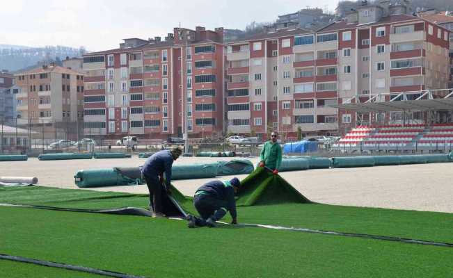 Türkeli İlçe Stadı yenileme çalışmaları tamamlanıyor