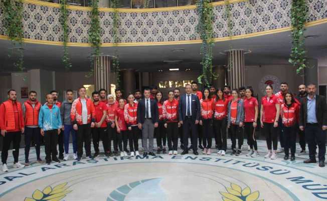 Türkiye Atletizm Federasyonu Başkanı Çınar, Milli Takım sporcularını ziyaret etti