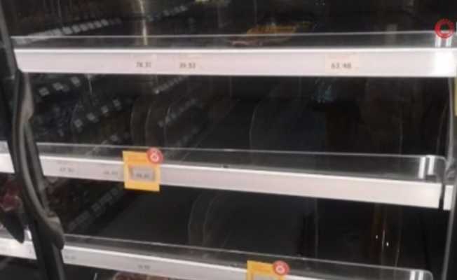 Ukrayna’da temel gıda ürünlerinin satışı sınırlandı