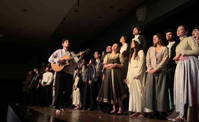 Üniversiteli gençlerden tiyatro festivali