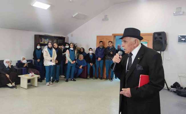 Üniversiteli öğrencilerden huzur evi sakinlerine anlamı ziyaret