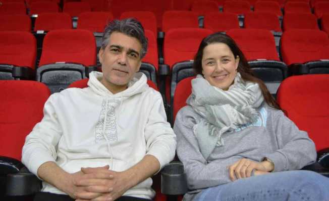 Ünlü oyuncu Melis Birkan ve Caner Cindoruk’tan kadına şiddete anlamlı tepki