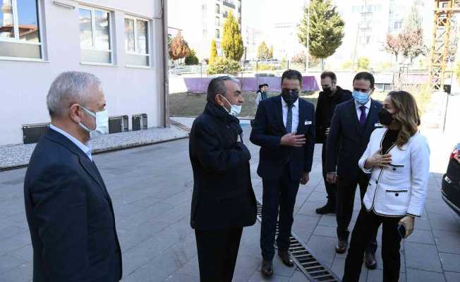 Uşak’ta diyabet hastası 75 çocuğa sensörlü glikoz ölçüm cihazı verildi