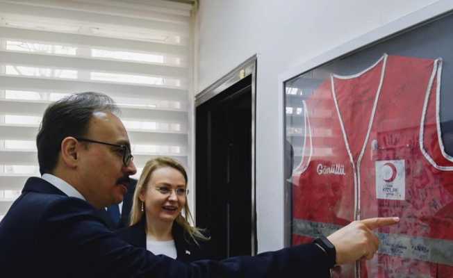 Vali Kızılkaya’dan iyilik hilalinin farklı renkleri olan Kızılay ve Yeşilay’a ziyaret