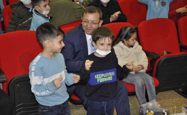 Vali Polat, öğrencilerin okuma heyecanlarına ortak oldu