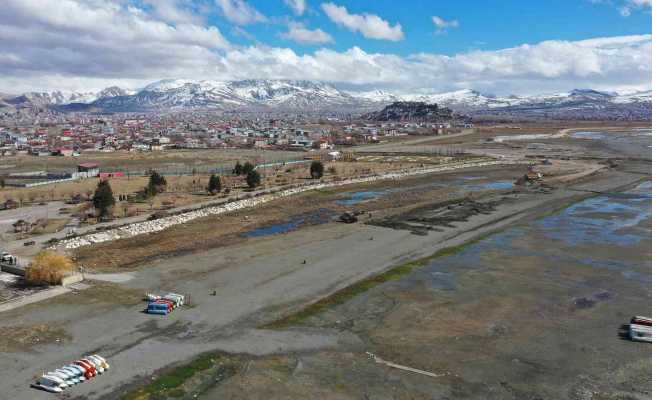 Van Büyükşehir Belediyesinden İskele sahiline yeni park