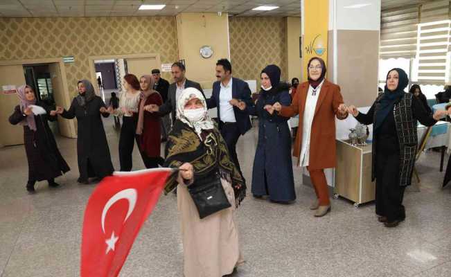 Van Büyükşehir Belediyesinin mahalle toplantıları sürüyor