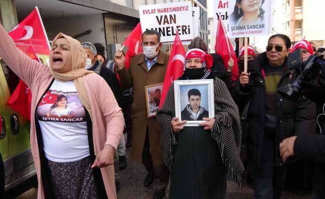 Vanlı anne: “Teslim olan her evlat bizi umutlandırıyor”