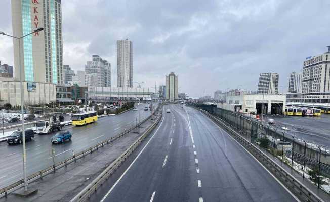 Vatandaşlar uyarıları dikkate aldı, iş çıkış saati yollar boş kaldı