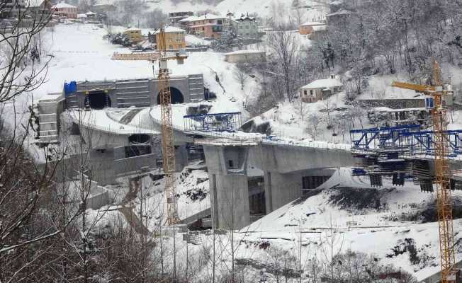 Yeni Zigana Tüneli inşaatında kara kışa rağmen çalışmalar tüm hızı ile devam ediyor