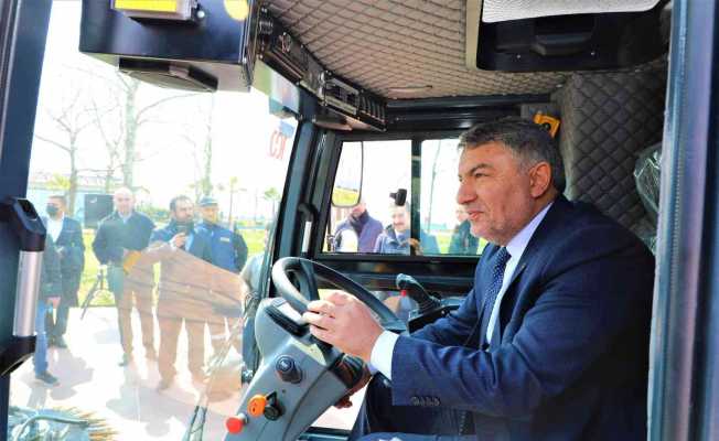 Yerli ve milli yol süpürme aracının 100’üncüsü Kocaeli’ye teslim edildi