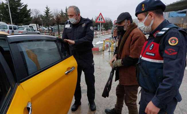 Yol parası olmadığı için acil servisten evine gidemeyen vatandaşın yardımına hastane polisi yetişti