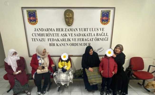 Yolda kalanlara jandarma kucak açtı