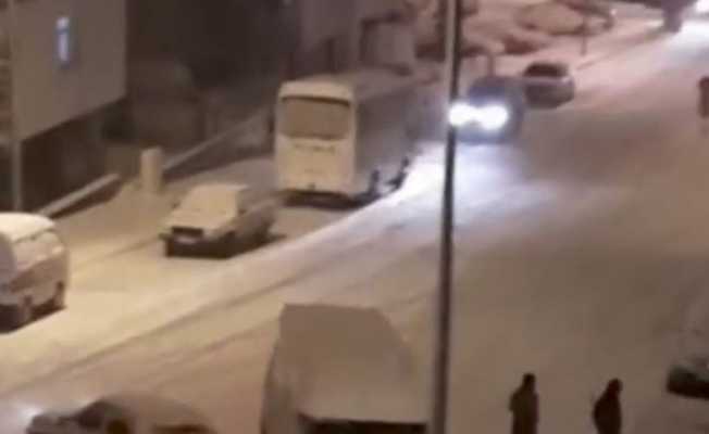 Yollar çarpışan araba pistine döndü, kazalar peş peşe geldi