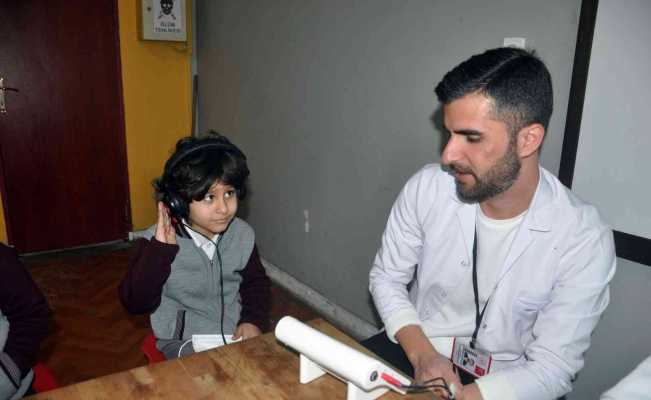 Yüksekova’da ilkokul öğrencileri işitme testinden geçirildi