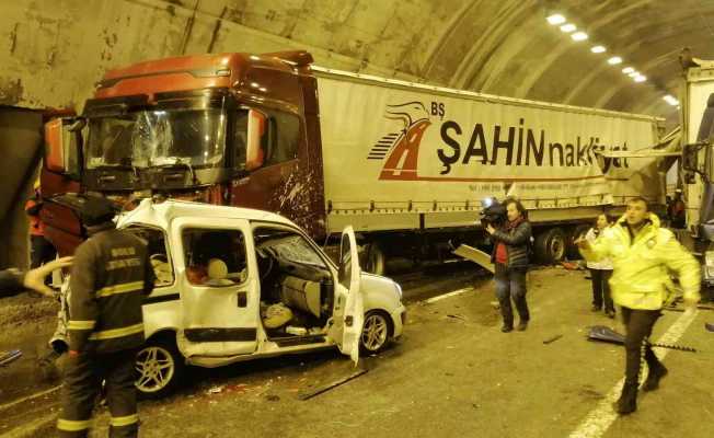 Zincirleme kazada kapanan Bolu Dağı Tüneli 5 buçuk saat sonra açıldı