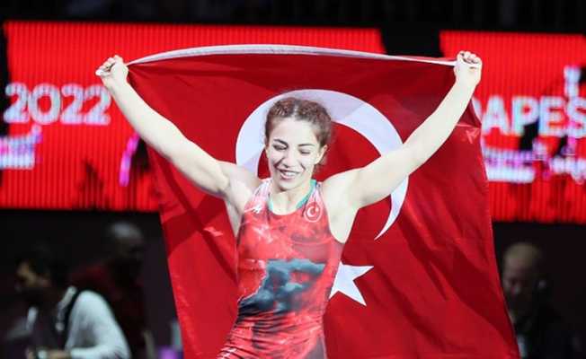 Avrupa Güreş Şampiyonası kadınlar 50 kilo finalinde Evin Demirhan Yavuz altın madalyanın sahibi oldu