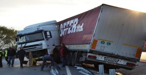 Biga’da tır kaza yaptı; 1 yaralı