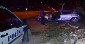 Bursa'da Çaldıkları araçla kaza yapıp kaçtılar