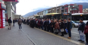 Caddenin ortasında durup Atatürk'ü böyle andılar