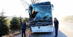 Eskişehir’de kamyon ile yolcu otobüsü çarpıştı: 13 yaralı
