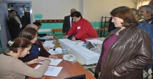 İnegöl'de Soydaşlar Cumhurbaşkanlığı seçimi için sandık başında