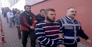 Kayseri'deki DAEŞ operasyonunda gözaltına alınan 12 zanlı adliyeye sevk edildi