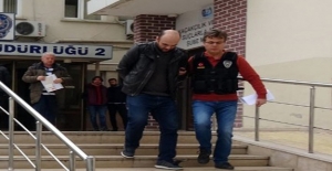 Polisin Baskın Yaptığı Eve Uyuşturucu Getirince Gözaltına Alındı