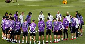 Real Madrid'den Chapecoense için saygı duruşu