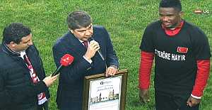 Antalyasporlu Eto'o'ya onursal hemşehrilik belgesi