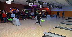 Nilüfer ailesi bowling turnuvasında buluştu