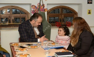 Aktaş, “spina bifida" hastası çocuklarla buluştu