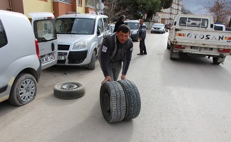 Amasya’da bir gecede 35 aracın lastiklerini kestiler