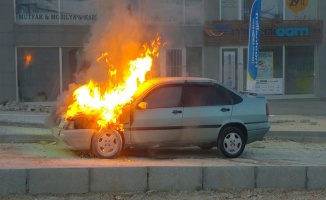 Bursa'da Alev Alev Yanan Otomobil Korku Dolu Anlar Yaşattı