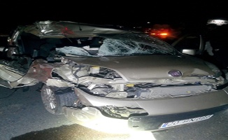Denizli’de ticari araç tıra çarptı: 1 ölü, 5 yaralı