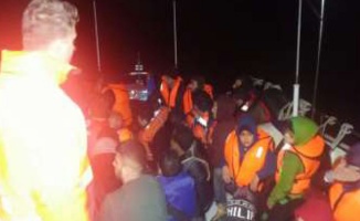 Kuşadası ve Didim’de aralarında çocuk ve hamile kadın bulunan 51 kaçak göçmen yakalandı
