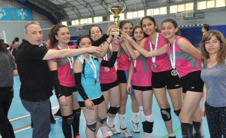 Gençlerde voleybol şampiyonları belirlendi