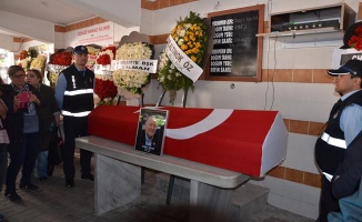 Eski İstanbul Belediye Başkanı İsvan son yolculuğuna uğurlandı