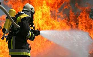 Bursa Gemlik'te Apartmanda Çıkan Yangın Söndürüldü