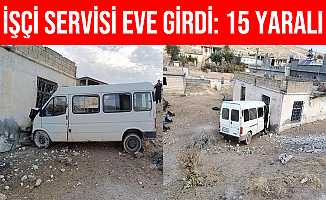 Adıyaman'da Tarım İşçilerini Taşıyan Minibüs Eve Girdi