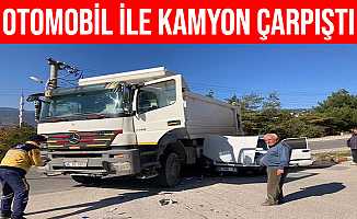 Karabük'te Kamyon İle Otomobil Çarpıştı: 2 Yaralı