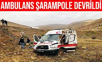 Erzincan'da Ambulans Şarampole Devrildi: 3 Yaralı