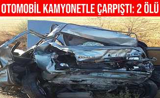 Kırşehir'de Otomobil Kamyonetle Çarpıştı: 2 Kişi Öldü