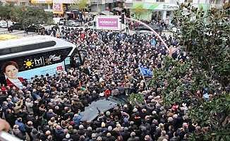 Meral Akşener Manisa'da esnaf ziyareti yaptı