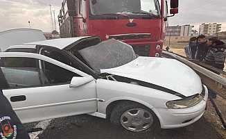 Suruç'ta kamyon ile otomobil çarpıştı: 6 yaralı