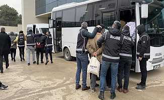 Bursa'da 11 kişiden 6'sı serbest kalırken, 5 kişi tutuklandı