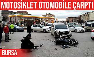 Bursa'da feci kaza: Motosiklet otomobile çarptı