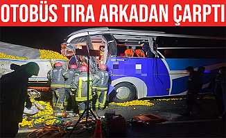 Denizli'de yolcu otobüsü limon yüklü tıra arkadan çarptı