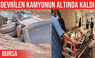 İnegöl'de devrilen kamyonun altında kalan sürücü yaralandı